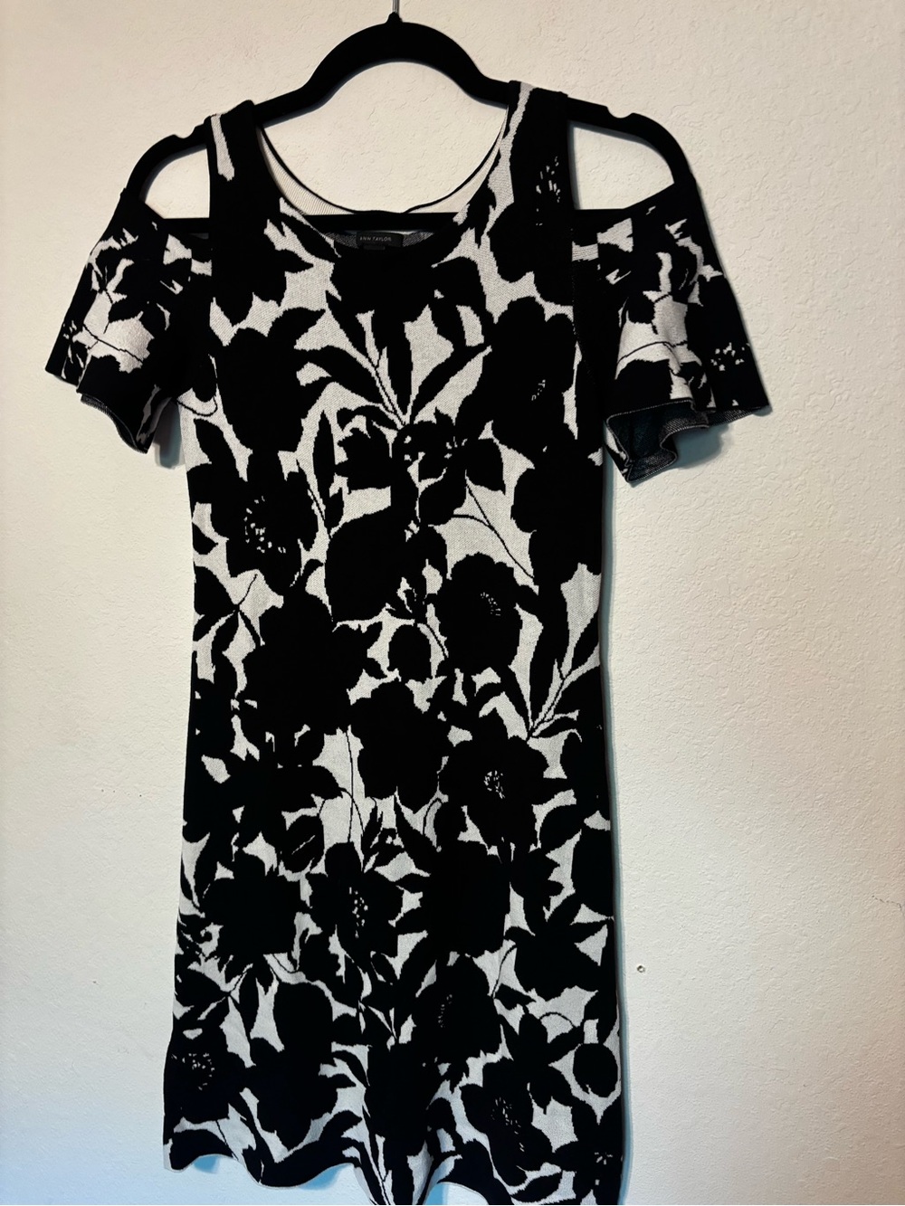 Ann Taylor Cold Shoulder Floral Jacquard Sweater Dress Black White XS